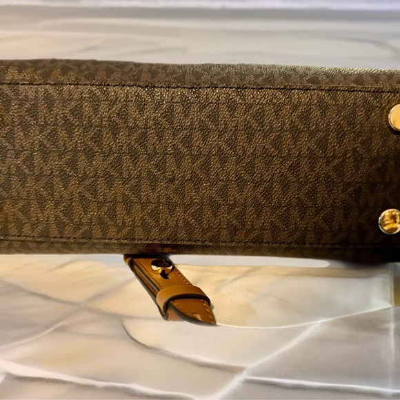 Michael Kors Karlie - Picture 6 of 14